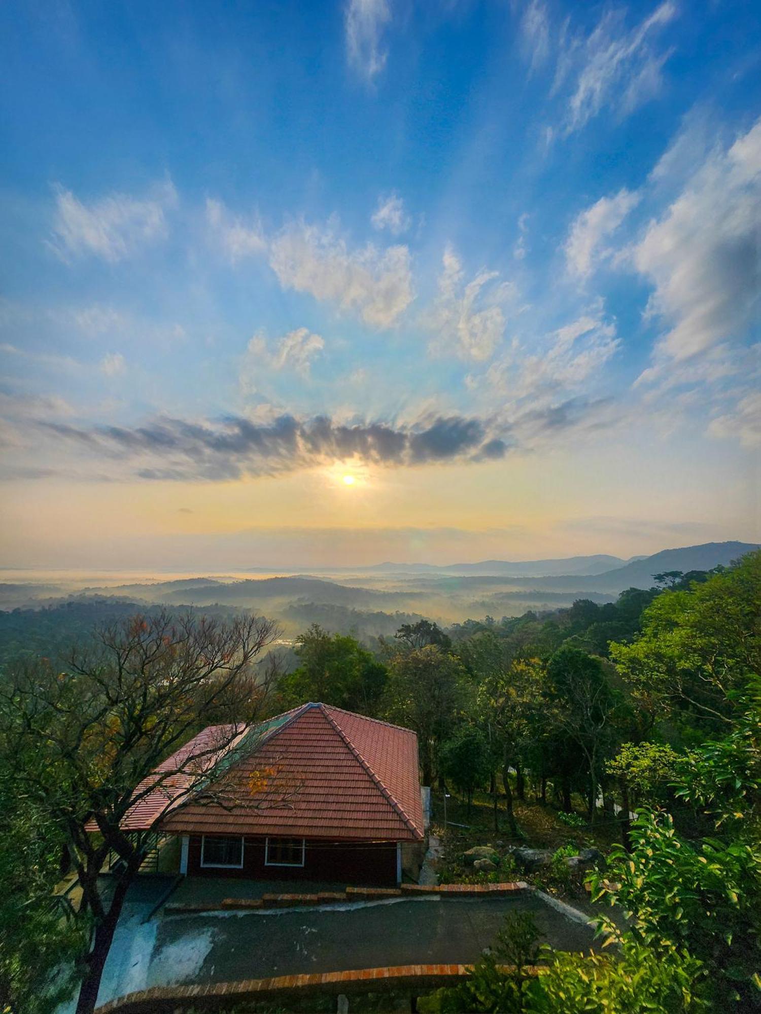 Celestial Heights Homestay Kurchi Екстер'єр фото